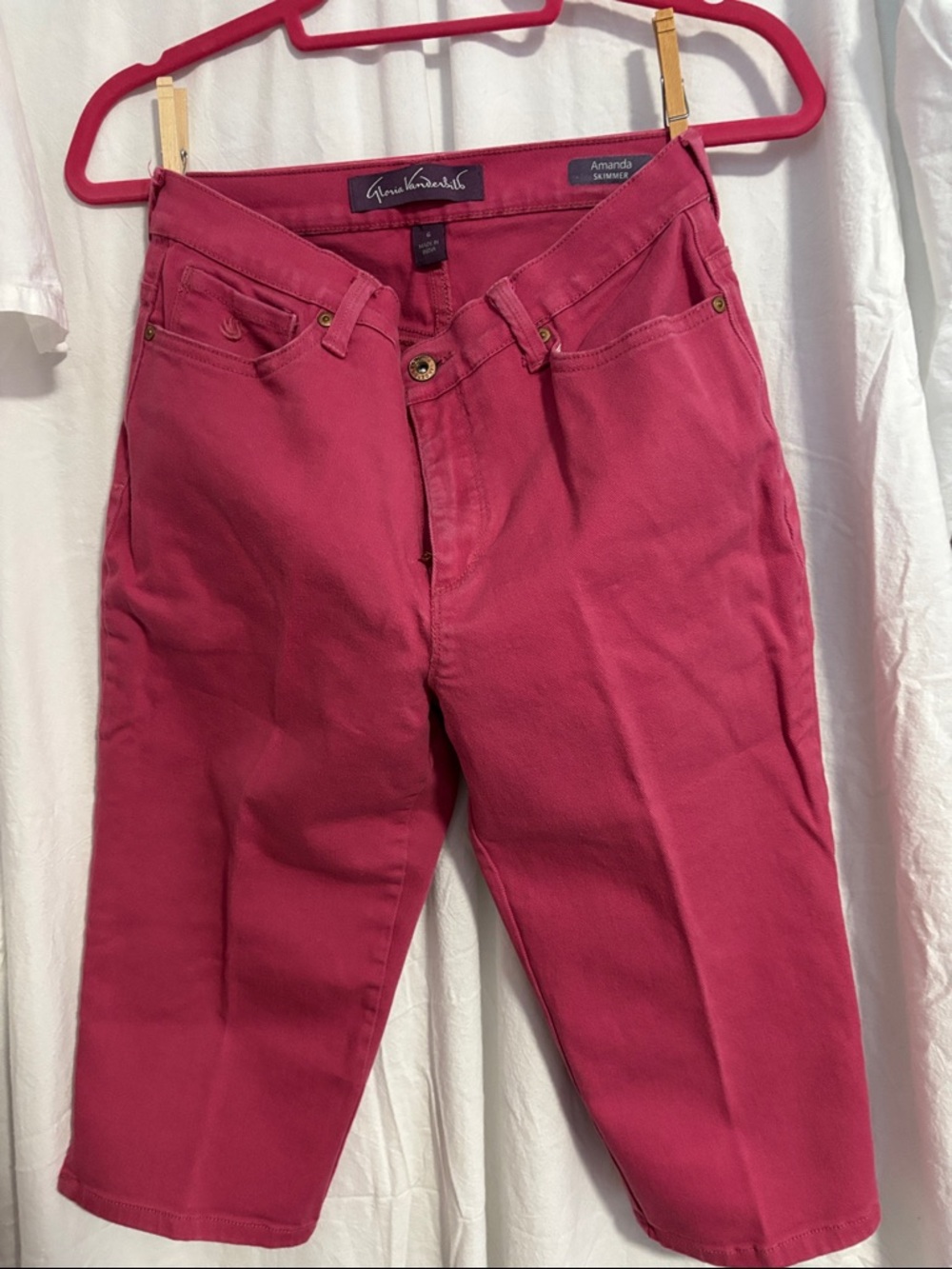Gloria Vanderbilt Amanda Capris in Raspberry Pink
